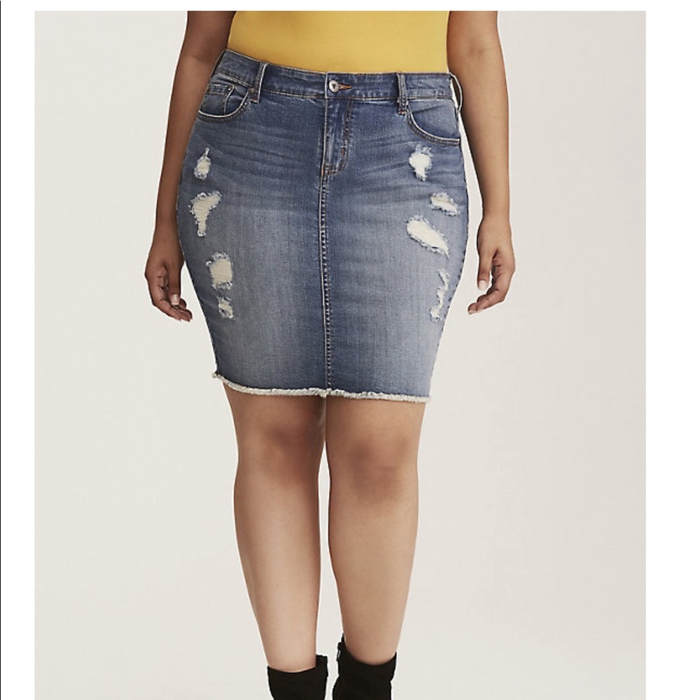 Torrid size 20 distressed jean skirt